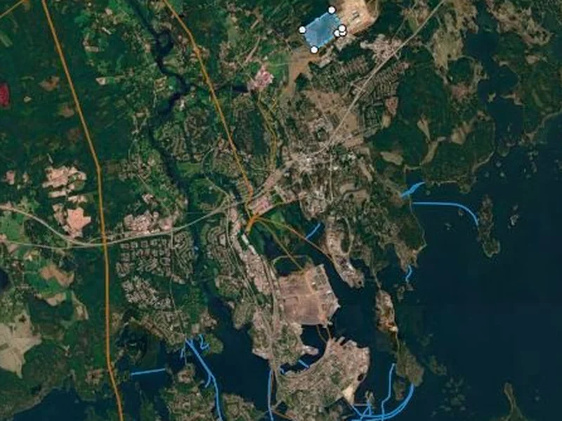 Regional infrastructure context around the site